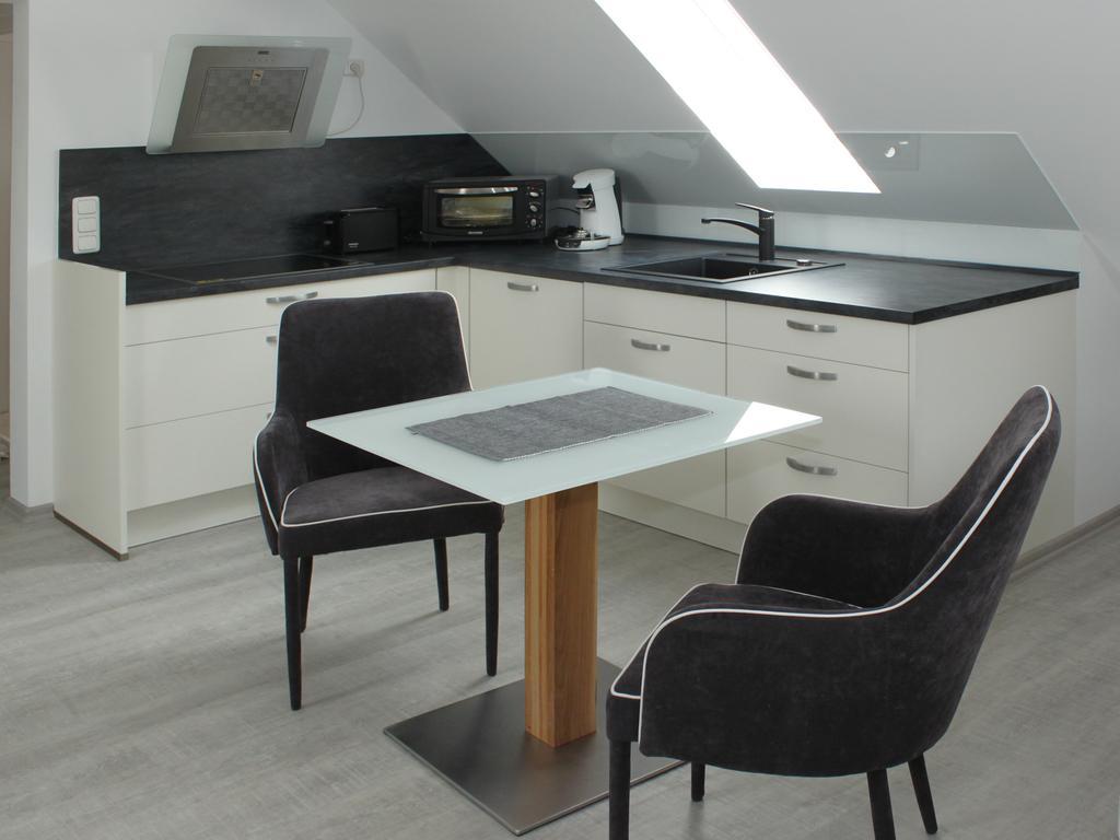Apartments Im Chateau D'Esprit Höhr-Grenzhausen Zimmer foto