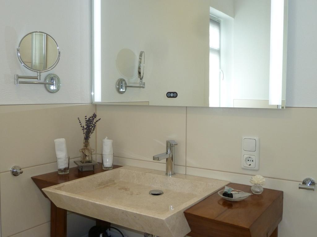 Apartments Im Chateau D'Esprit Höhr-Grenzhausen Zimmer foto